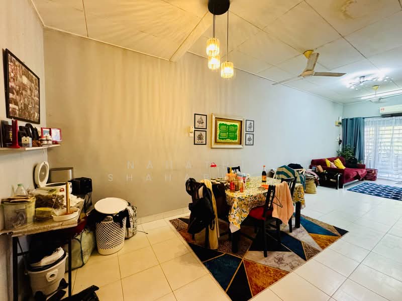 1-storey Terraced House for Sale in Bandar Putera 2 (Klang) - Nahathir Shahabudin - Living Room - PropertyGuru.com.my
