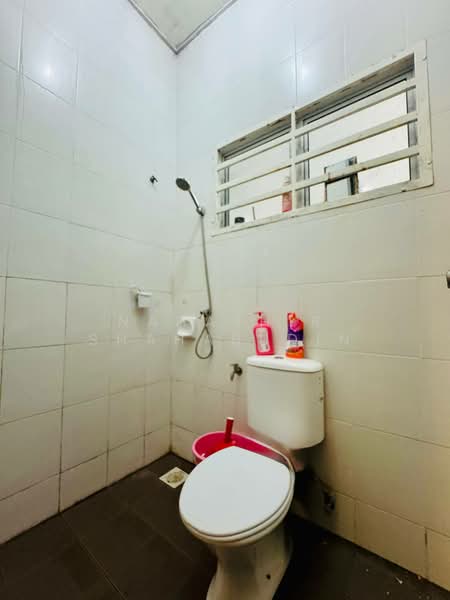 1-storey Terraced House for Sale in Bandar Putera 2 (Klang) - Nahathir Shahabudin - Bathroom - PropertyGuru.com.my