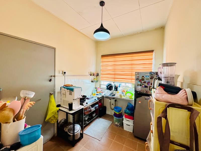 1-storey Terraced House for Sale in Bandar Putera 2 (Klang) - Nahathir Shahabudin - Kitchen - PropertyGuru.com.my