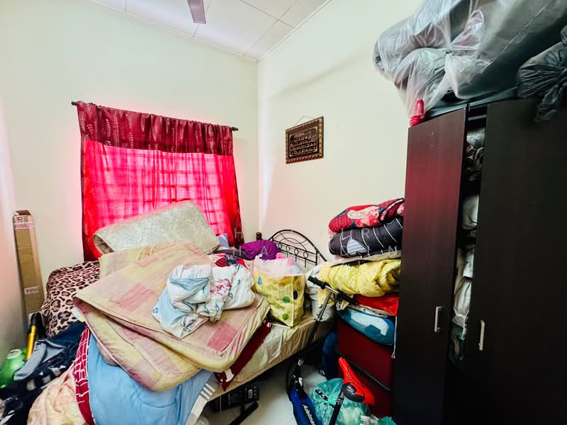 1-storey Terraced House for Sale in Bandar Putera 2 (Klang) - Nahathir Shahabudin - Bedroom - PropertyGuru.com.my