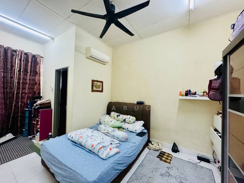 1-storey Terraced House for Sale in Bandar Putera 2 (Klang) - Nahathir Shahabudin - Bedroom - PropertyGuru.com.my