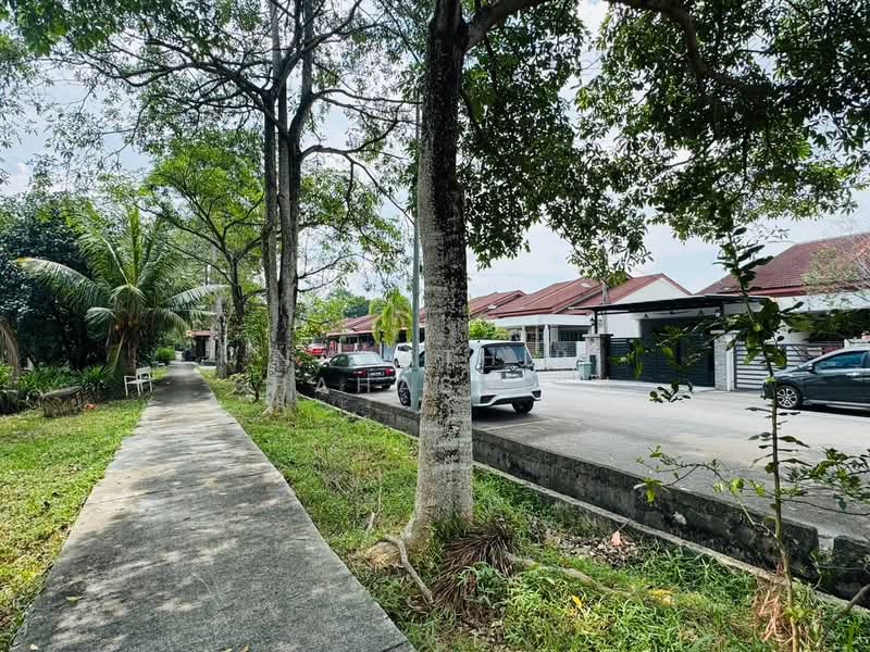 1-storey Terraced House for Sale in Bandar Putera 2 (Klang) - Nahathir Shahabudin - Exterior - PropertyGuru.com.my