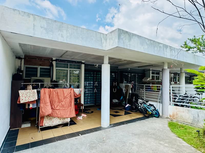 1-storey Terraced House for Sale in Bandar Putera 2 (Klang) - Nahathir Shahabudin - Exterior - PropertyGuru.com.my
