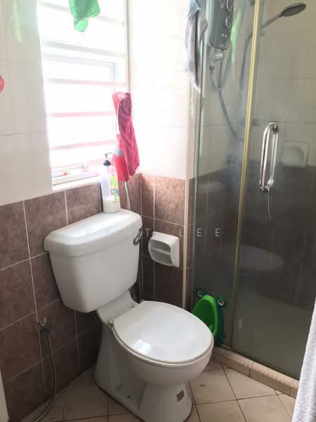 Kondominium untuk Dijual di Desa Impiana - Kent Lee - Bathroom - PropertyGuru.com.my