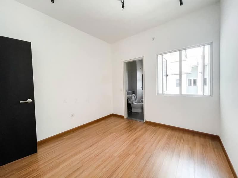 2-storey Terraced House for Sale in Bandar Serenia (Dengkil) - Azhar Mohd - Interior - PropertyGuru.com.my