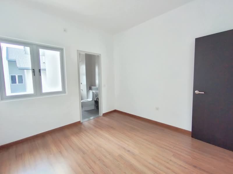 2-storey Terraced House for Sale in Bandar Serenia (Dengkil) - Azhar Mohd - Bathroom - PropertyGuru.com.my