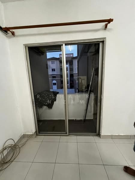 Pangsapuri untuk Disewa di Pangsapuri Akasia (Bandar Botanic) - Dr Shahril Nizam - Balcony - PropertyGuru.com.my