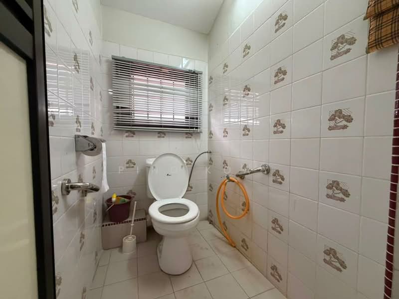 Semi-Detached House for Sale in Island Park (Jelutong) - Ping Koay - Bathroom - PropertyGuru.com.my
