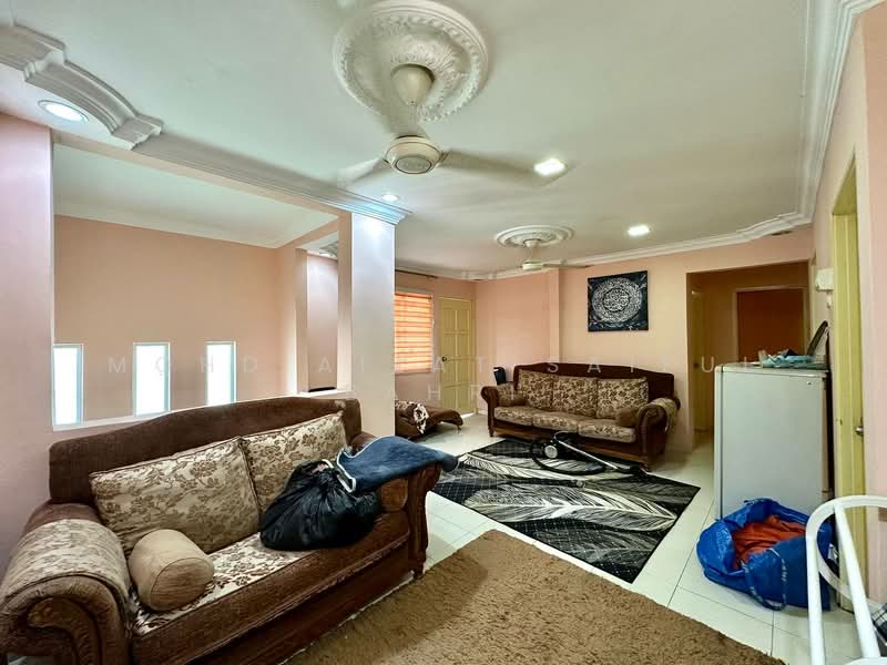 Rumah Teres 2 Tingkat untuk Dijual di Taman Lestari Perdana (Seri Kembangan) - Mohd Aizat Saiful Bahri - Living Room - PropertyGuru.com.my