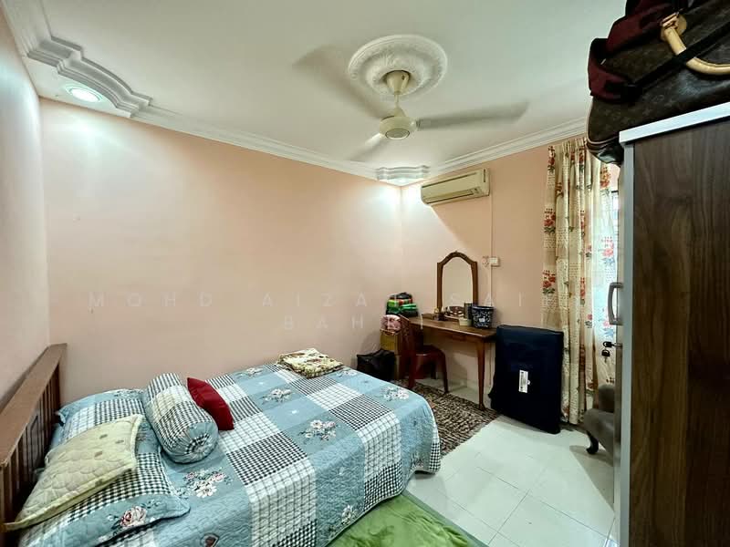 Rumah Teres 2 Tingkat untuk Dijual di Taman Lestari Perdana (Seri Kembangan) - Mohd Aizat Saiful Bahri - Bedroom - PropertyGuru.com.my