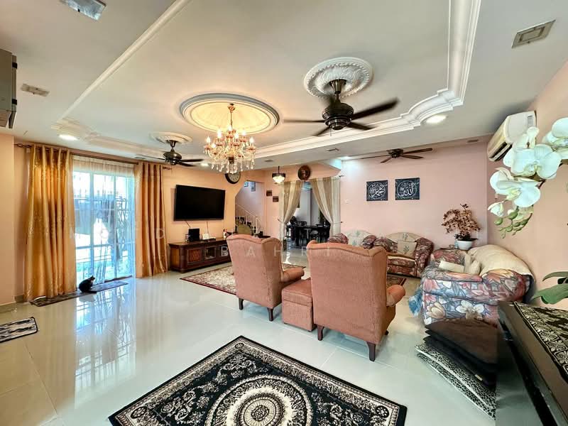 Rumah Teres 2 Tingkat untuk Dijual di Taman Lestari Perdana (Seri Kembangan) - Mohd Aizat Saiful Bahri - Living Room - PropertyGuru.com.my