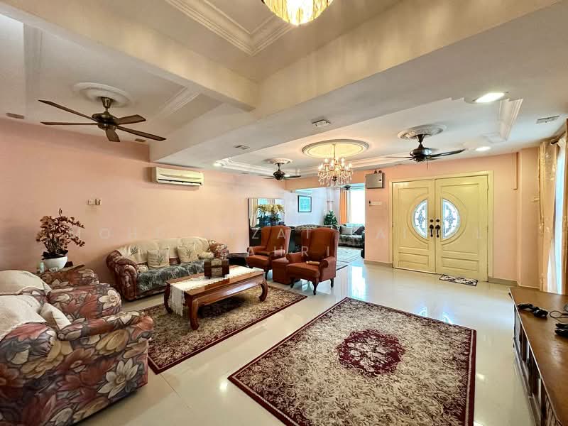 Rumah Teres 2 Tingkat untuk Dijual di Taman Lestari Perdana (Seri Kembangan) - Mohd Aizat Saiful Bahri - Living Room - PropertyGuru.com.my