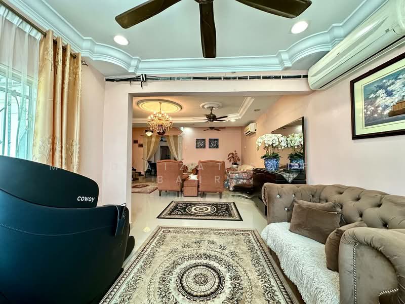 Rumah Teres 2 Tingkat untuk Dijual di Taman Lestari Perdana (Seri Kembangan) - Mohd Aizat Saiful Bahri - Living Room - PropertyGuru.com.my