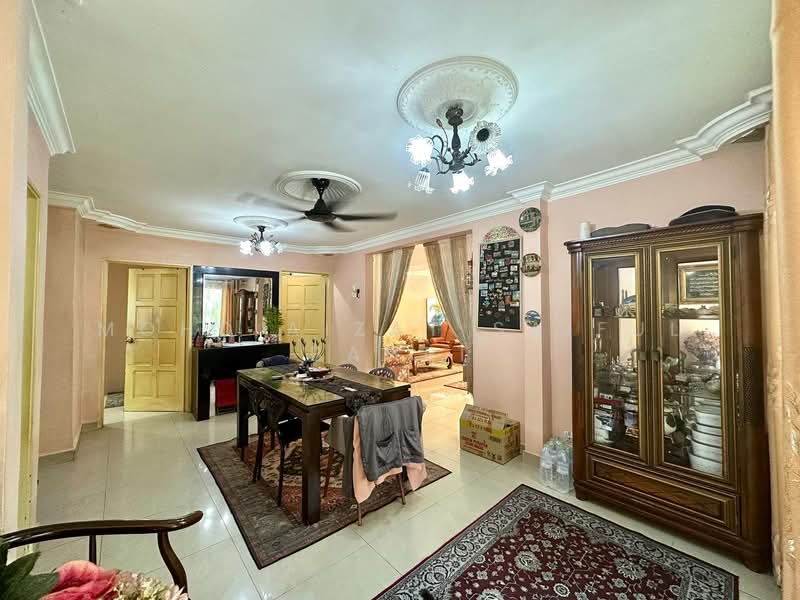 Rumah Teres 2 Tingkat untuk Dijual di Taman Lestari Perdana (Seri Kembangan) - Mohd Aizat Saiful Bahri - Living Room - PropertyGuru.com.my