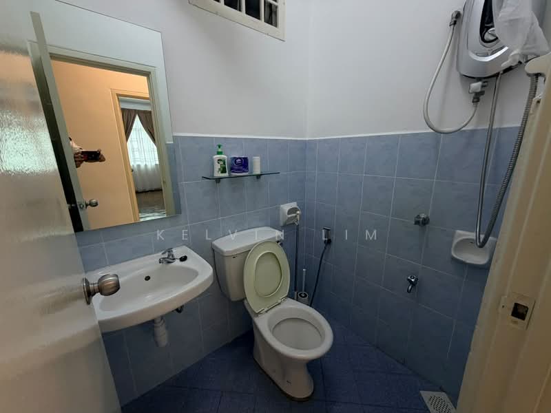 Apartment for Rent at Bayu Puteri 1 - Kelvin Lim - Bathroom - PropertyGuru.com.my