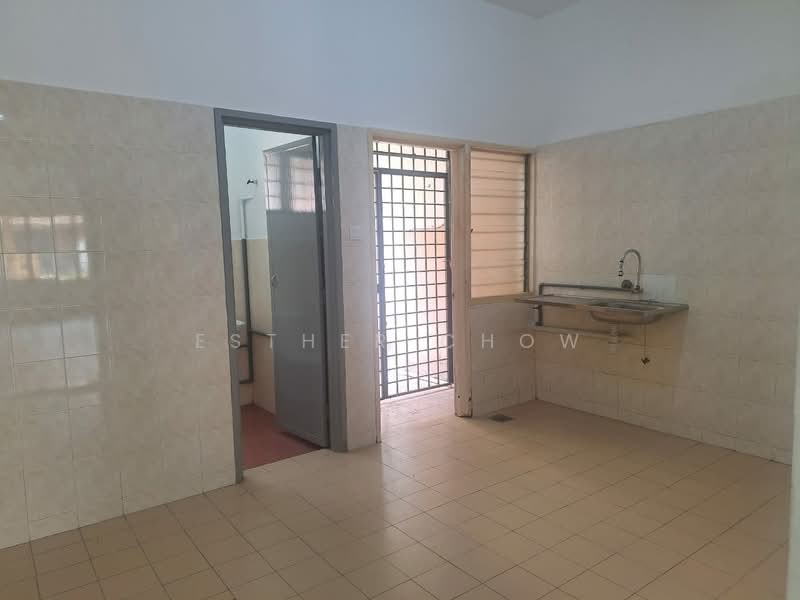 2-storey Terraced House for Sale in Taman Kelana Idaman (Ara Damansara) - Esther Chow - Kitchen - PropertyGuru.com.my