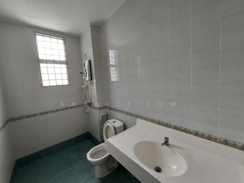 Rumah Teres 2 Tingkat untuk Dijual di Bandar Puteri Puchong (Puchong) - Shanice Low - Bathroom - PropertyGuru.com.my