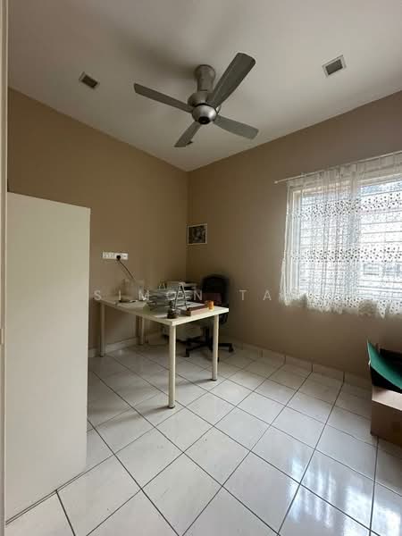 Rumah Bandar untuk Dijual di Kayu Ara (Selangor) - Simon Tan - Study - PropertyGuru.com.my