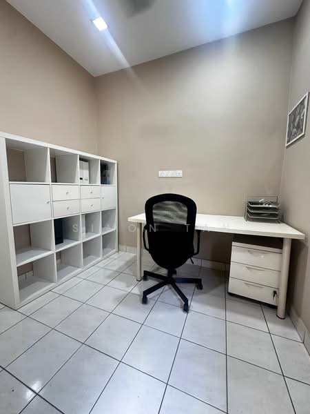 Rumah Bandar untuk Dijual di Kayu Ara (Selangor) - Simon Tan - Study - PropertyGuru.com.my