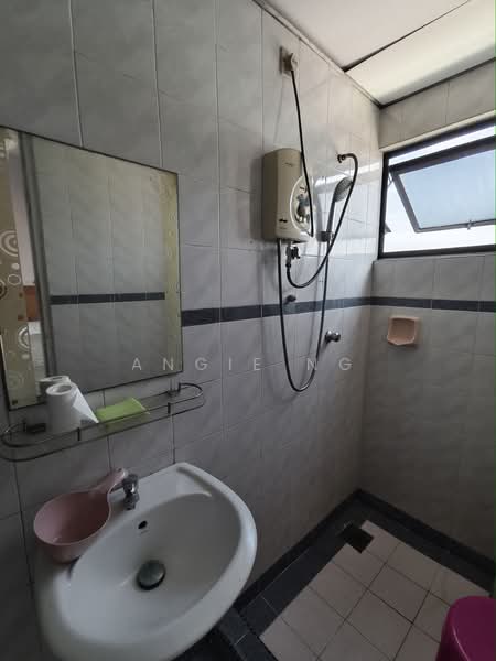 Condominium for Rent at Straits Court - Angie Ng - Bathroom - PropertyGuru.com.my