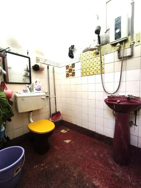 Rumah Teres 1 Tingkat untuk Dijual di Taman Sakura (Seremban) - Mohd Aizat Saiful Bahri - Bathroom - PropertyGuru.com.my
