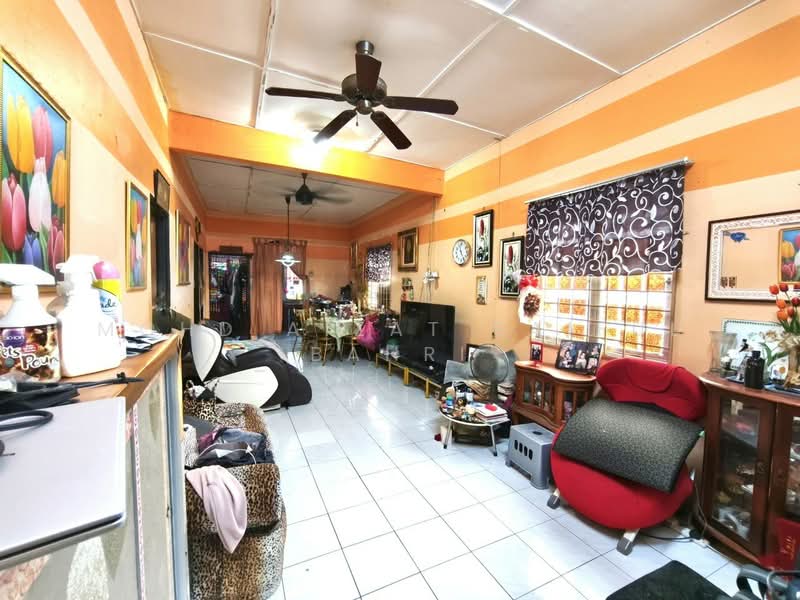 Rumah Teres 1 Tingkat untuk Dijual di Taman Sakura (Seremban) - Mohd Aizat Saiful Bahri - Living Room - PropertyGuru.com.my