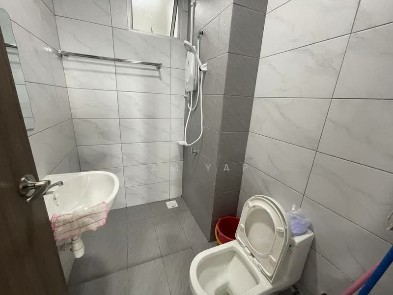 Servis Apartment untuk Disewa di SKS Habitat - Sam Yap - Bathroom - PropertyGuru.com.my