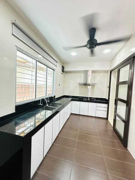 Rumah Kluster untuk Disewa di Kota Emerald (Rawang) - Angie Ng - Kitchen - PropertyGuru.com.my