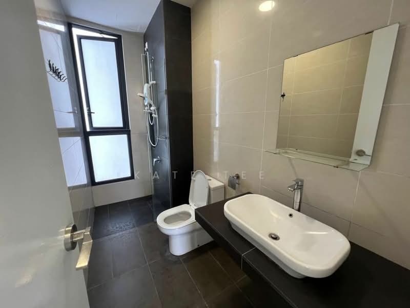 Apartment for Sale at Eco Nest @ Eco Botanic - Kate Tee - Bathroom - PropertyGuru.com.my