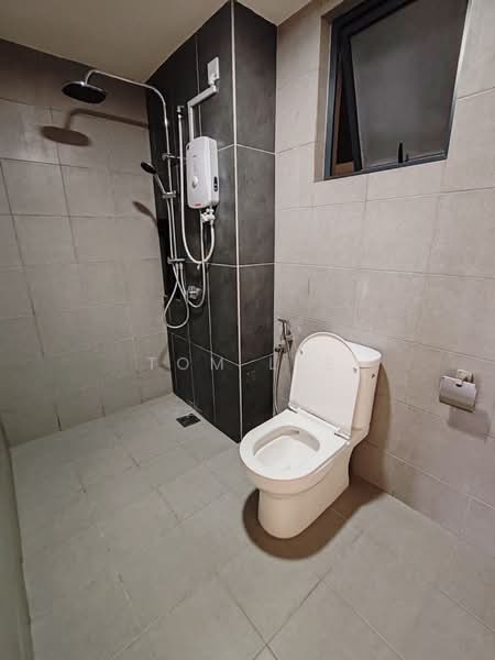 Service Residence for Sale at D'Cosmos Residences - Tom Lee - Bathroom - PropertyGuru.com.my