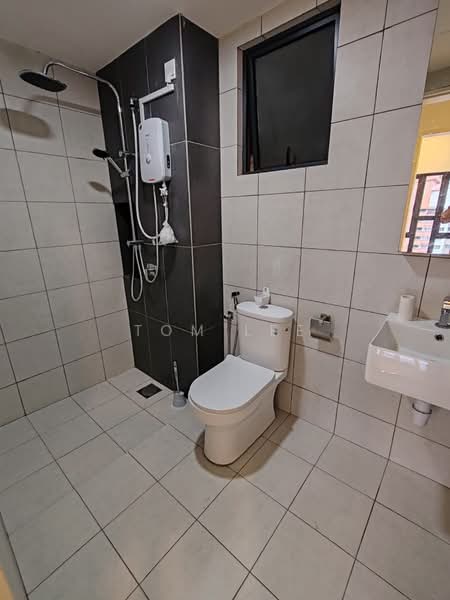 Service Residence for Sale at D'Cosmos Residences - Tom Lee - Bathroom - PropertyGuru.com.my