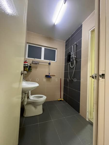 Rumah Teres untuk Dijual di Taman Mutiara Rini (Skudai) - Kyoris Loh - Bathroom - PropertyGuru.com.my