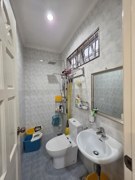 Semi-Detached House for Sale in Taman Setiawangsa (Setiawangsa) - Yanny Siow - Bathroom - PropertyGuru.com.my