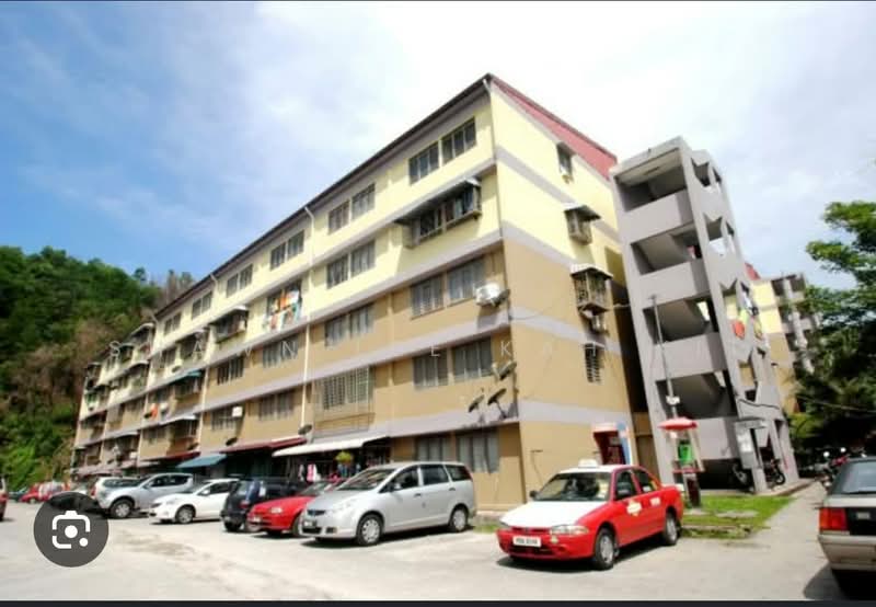 Flat for Rent at Flat Taman Desa Cheras (Blok 1 3 5 7) - Shawn Lee Kah Kit - Exterior - PropertyGuru.com.my