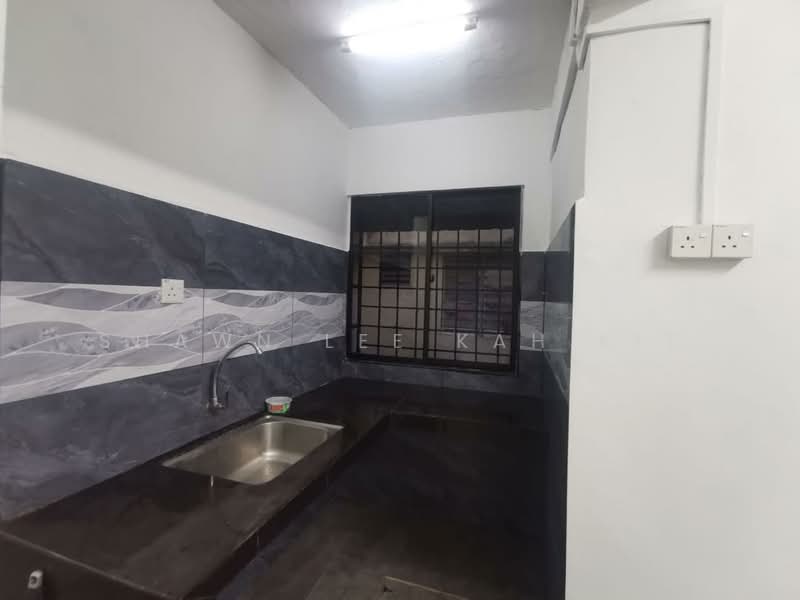 Flat for Rent at Flat Taman Desa Cheras (Blok 1 3 5 7) - Shawn Lee Kah Kit - Kitchen - PropertyGuru.com.my