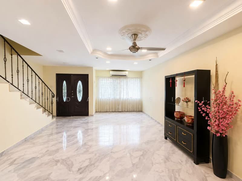 Rumah Teres 2 Tingkat untuk Dijual di Taman Desa Serdang (Seri Kembangan) - Mohd Aizat Saiful Bahri - Living Room - PropertyGuru.com.my