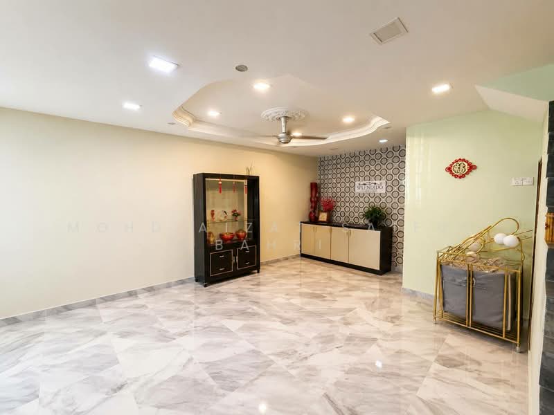 Rumah Teres 2 Tingkat untuk Dijual di Taman Desa Serdang (Seri Kembangan) - Mohd Aizat Saiful Bahri - Living Room - PropertyGuru.com.my