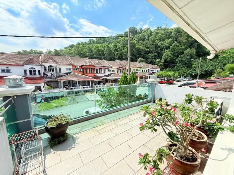 Rumah Teres 2 Tingkat untuk Dijual di Taman Desa Serdang (Seri Kembangan) - Mohd Aizat Saiful Bahri - Balcony - PropertyGuru.com.my