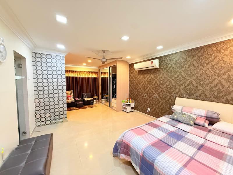 Rumah Teres 2 Tingkat untuk Dijual di Taman Desa Serdang (Seri Kembangan) - Mohd Aizat Saiful Bahri - Bedroom - PropertyGuru.com.my