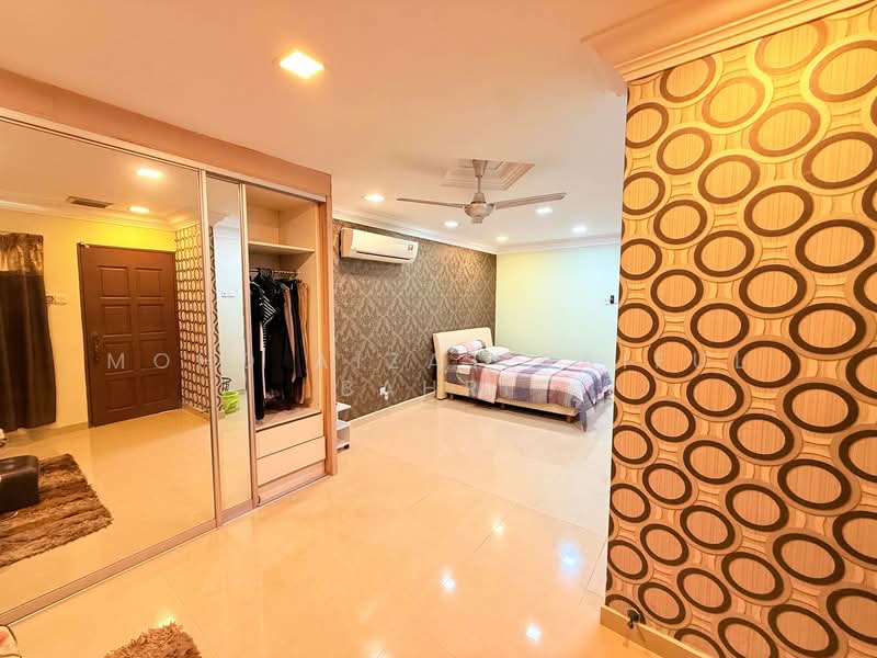 Rumah Teres 2 Tingkat untuk Dijual di Taman Desa Serdang (Seri Kembangan) - Mohd Aizat Saiful Bahri - Bedroom - PropertyGuru.com.my