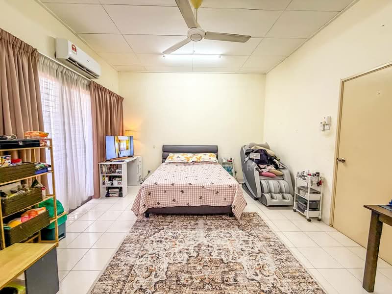 2-storey Terraced House for Sale in Alam Suria (Puncak Alam) - Izzat Zamros - Bedroom - PropertyGuru.com.my