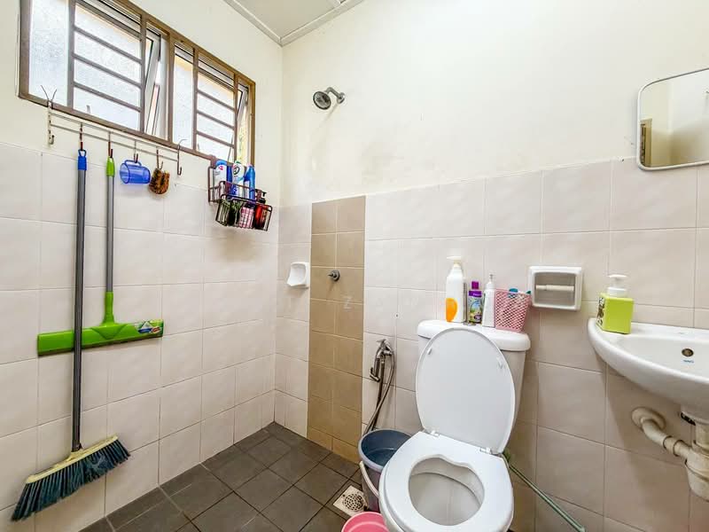 2-storey Terraced House for Sale in Alam Suria (Puncak Alam) - Izzat Zamros - Bathroom - PropertyGuru.com.my