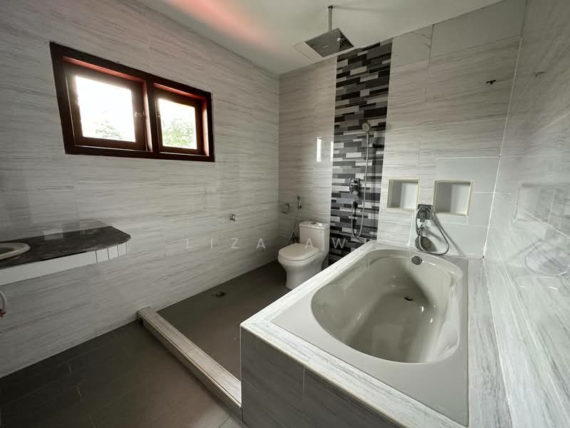 Rumah Berkembar untuk Disewa di Sepang (Selangor) - Liza Awi - Bathroom - PropertyGuru.com.my