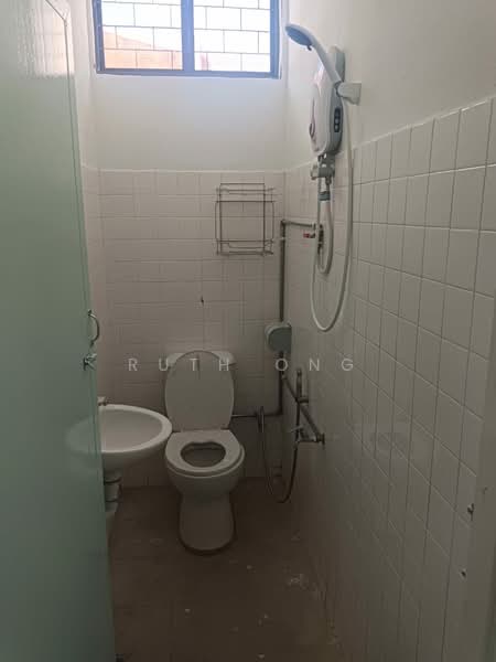 Rumah Teres 1 Tingkat untuk Disewa di Tanjung Tokong (Penang) - Ruth Ong - Bathroom - PropertyGuru.com.my