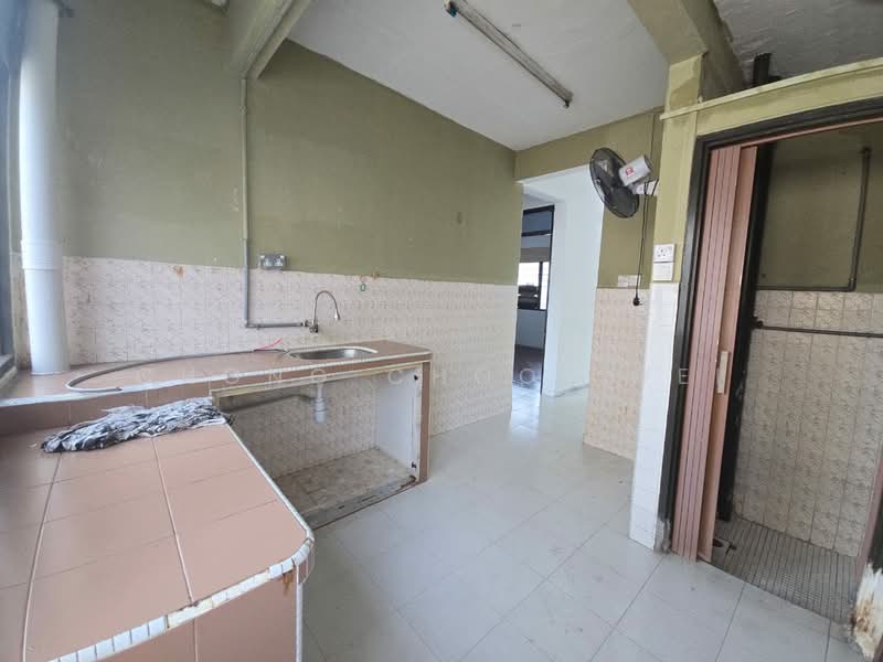 Rumah Flat untuk Dijual di Taman Han Chiang - Chong Chooi Wei - Kitchen - PropertyGuru.com.my