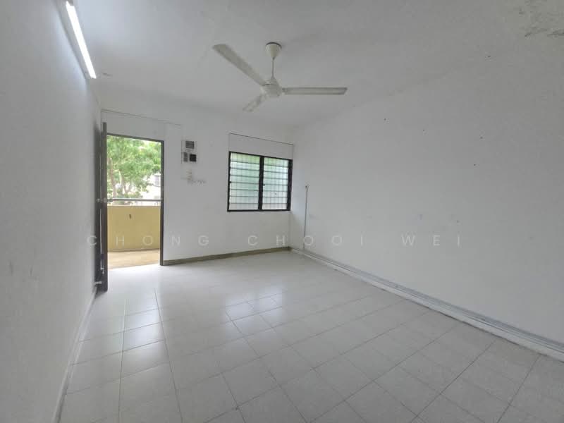 Rumah Flat untuk Dijual di Taman Han Chiang - Chong Chooi Wei - Living Room - PropertyGuru.com.my