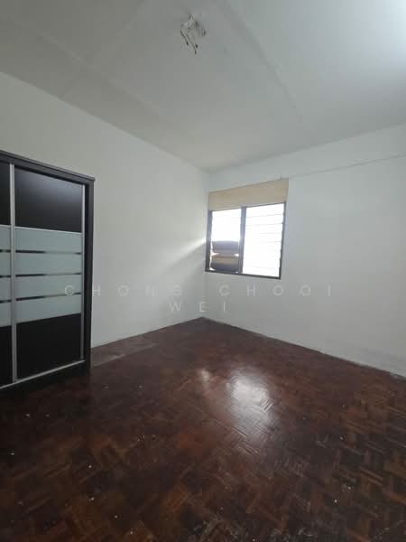 Rumah Flat untuk Dijual di Taman Han Chiang - Chong Chooi Wei - Bedroom - PropertyGuru.com.my