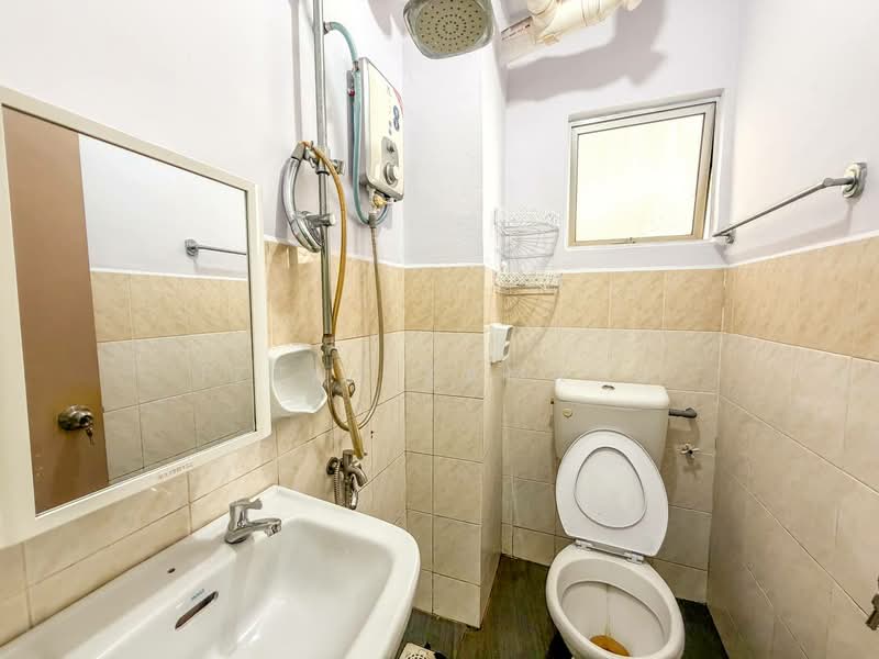 Flat for Sale at Flora Damansara Flat - Izzat Zamros - Bathroom - PropertyGuru.com.my