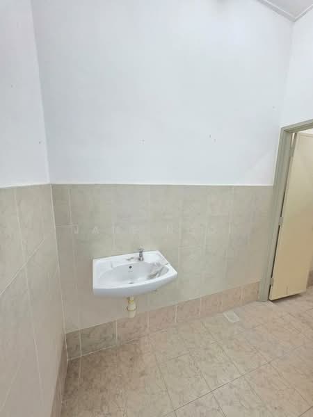 Kedai untuk Disewa di Taman Setia Indah (Tebrau) - Jane Ngoi - Bathroom - PropertyGuru.com.my