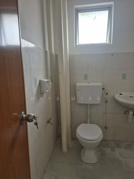 Pangsapuri untuk Disewa di Sutera Apartment - Maya Myra - Bathroom - PropertyGuru.com.my